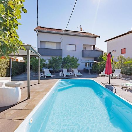 Crowonder Lucky Holiday House With Pool And Patio 30 Meters From The Beach 자다르 외부 사진