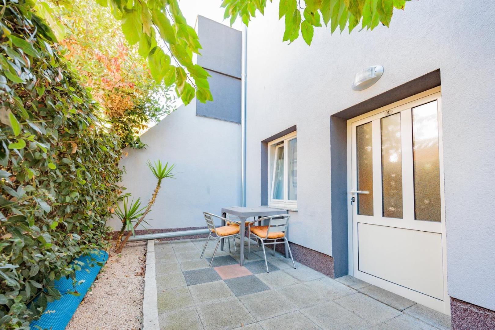 Crowonder Lucky Holiday House With Pool And Patio 30 Meters From The Beach 자다르 외부 사진