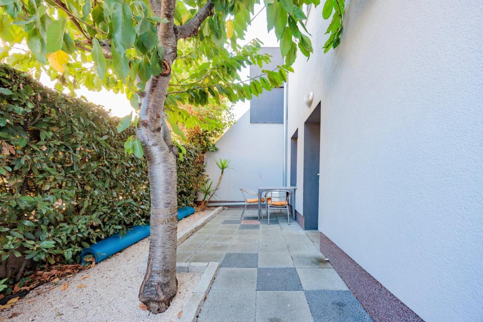 Crowonder Lucky Holiday House With Pool And Patio 30 Meters From The Beach 자다르 외부 사진