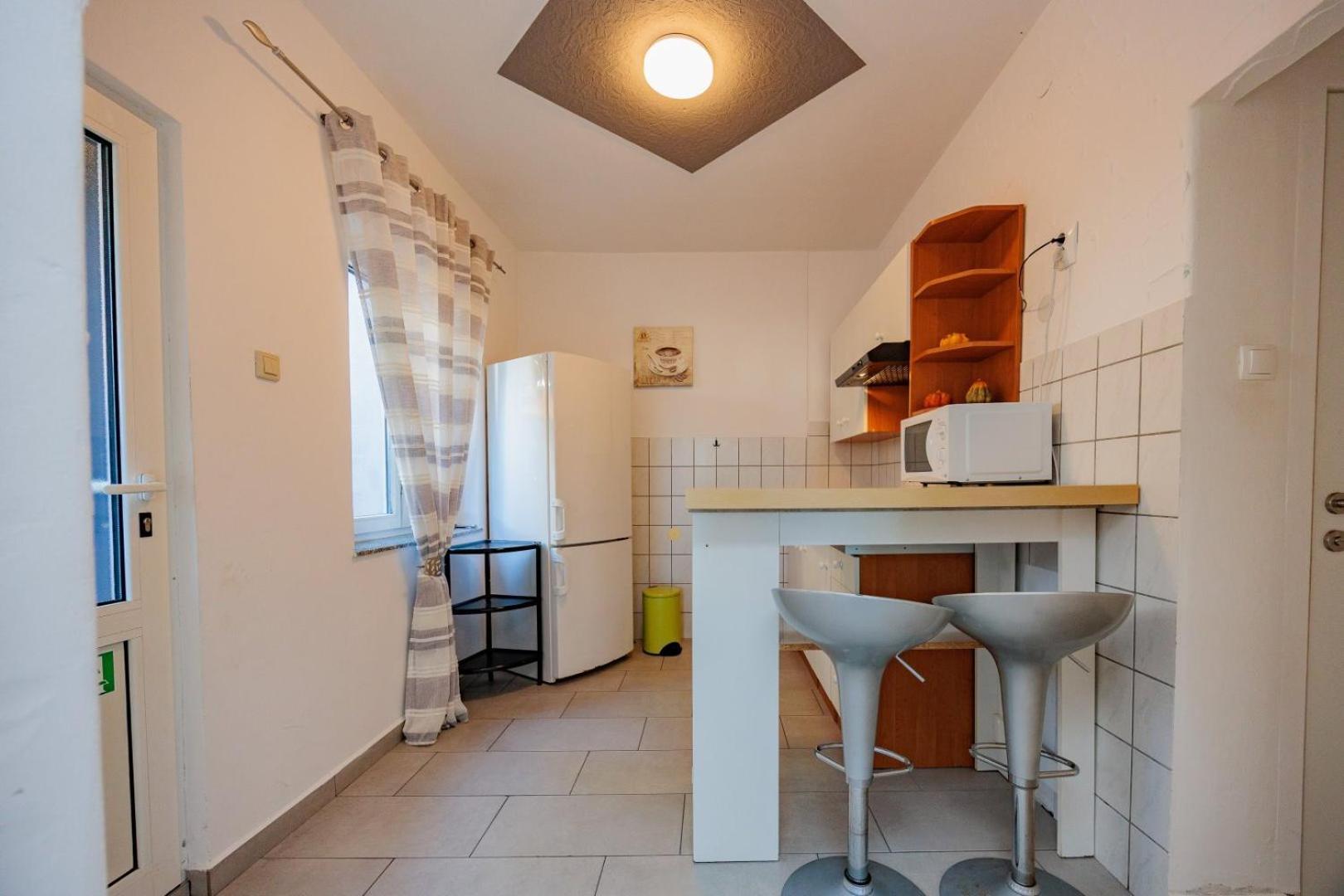 Crowonder Lucky Holiday House With Pool And Patio 30 Meters From The Beach 자다르 외부 사진