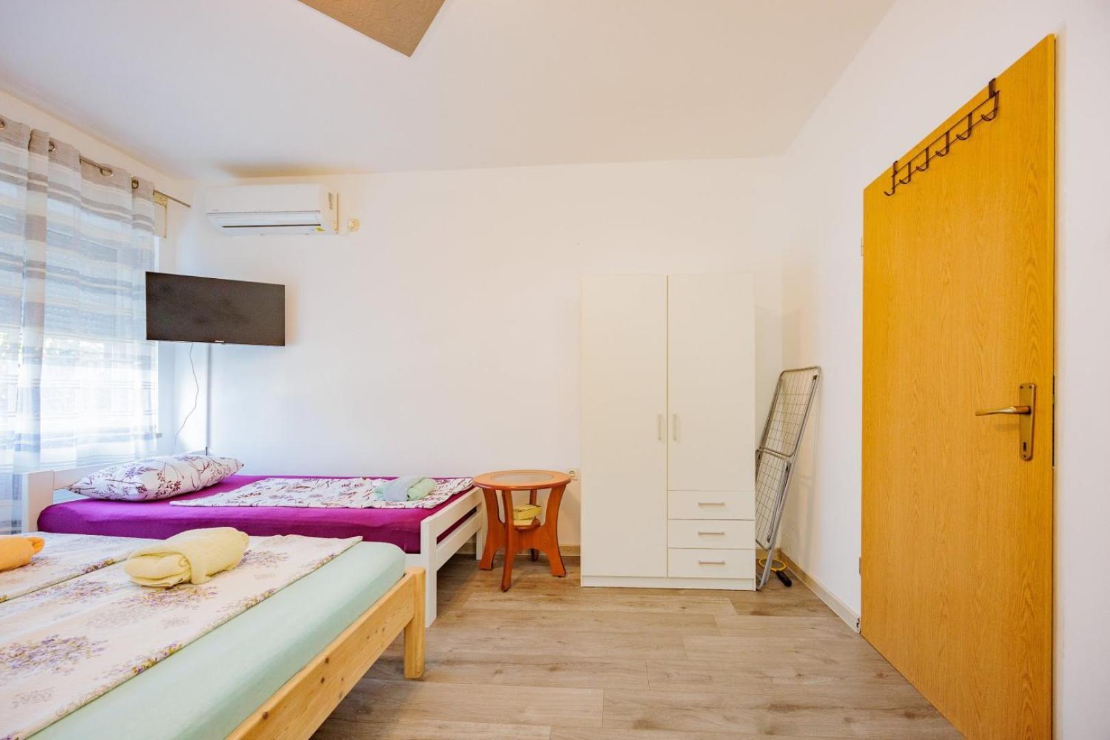 Crowonder Lucky Holiday House With Pool And Patio 30 Meters From The Beach 자다르 외부 사진