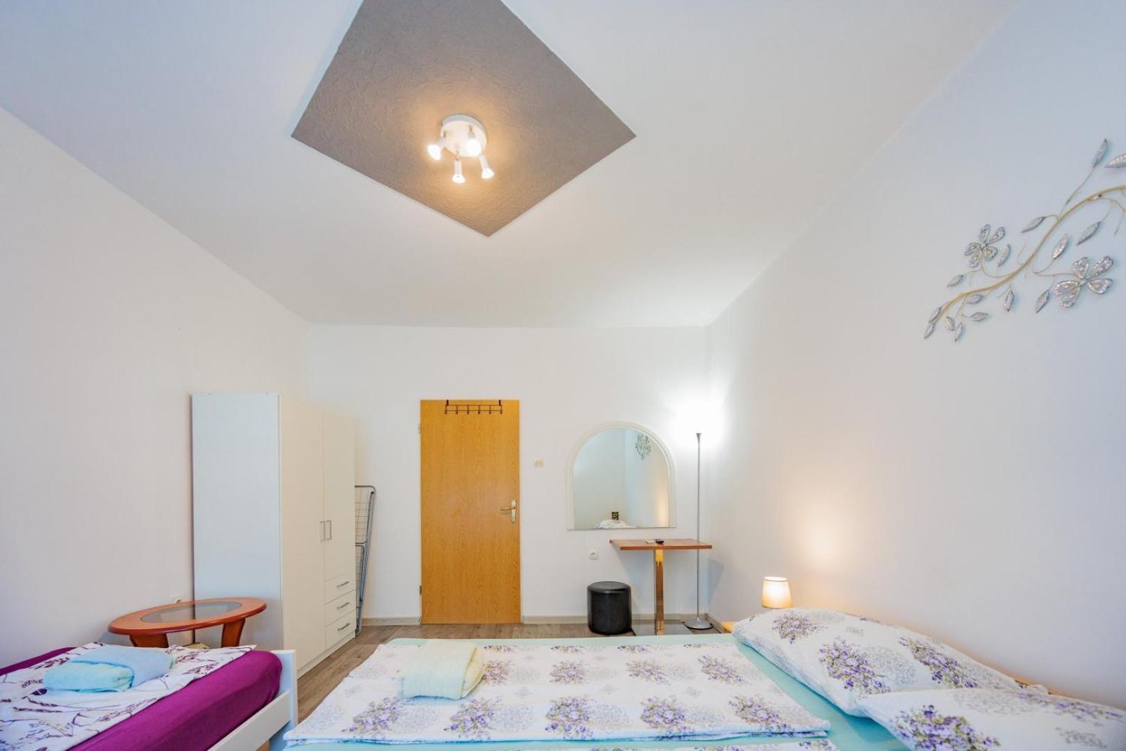 Crowonder Lucky Holiday House With Pool And Patio 30 Meters From The Beach 자다르 외부 사진