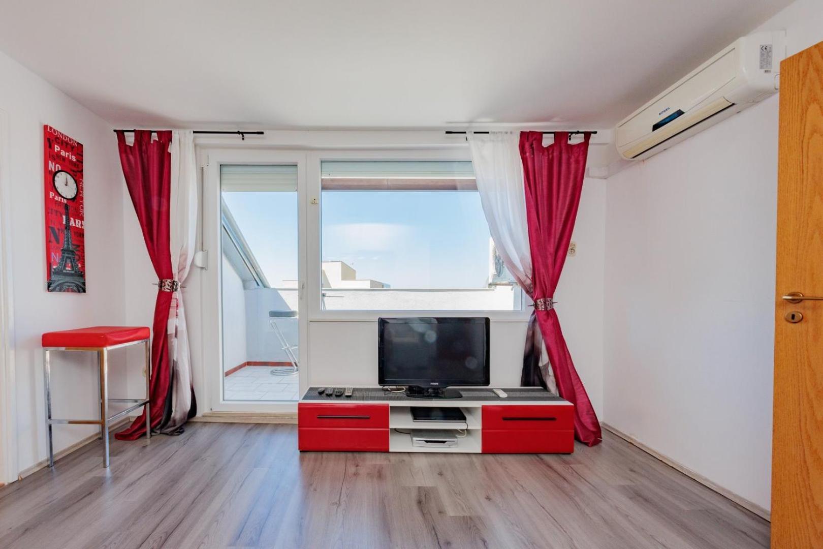 Crowonder Lucky Holiday House With Pool And Patio 30 Meters From The Beach 자다르 외부 사진