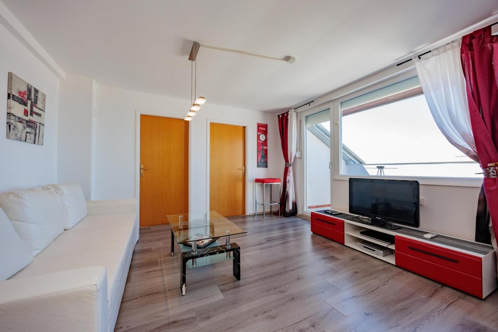 Crowonder Lucky Holiday House With Pool And Patio 30 Meters From The Beach 자다르 외부 사진