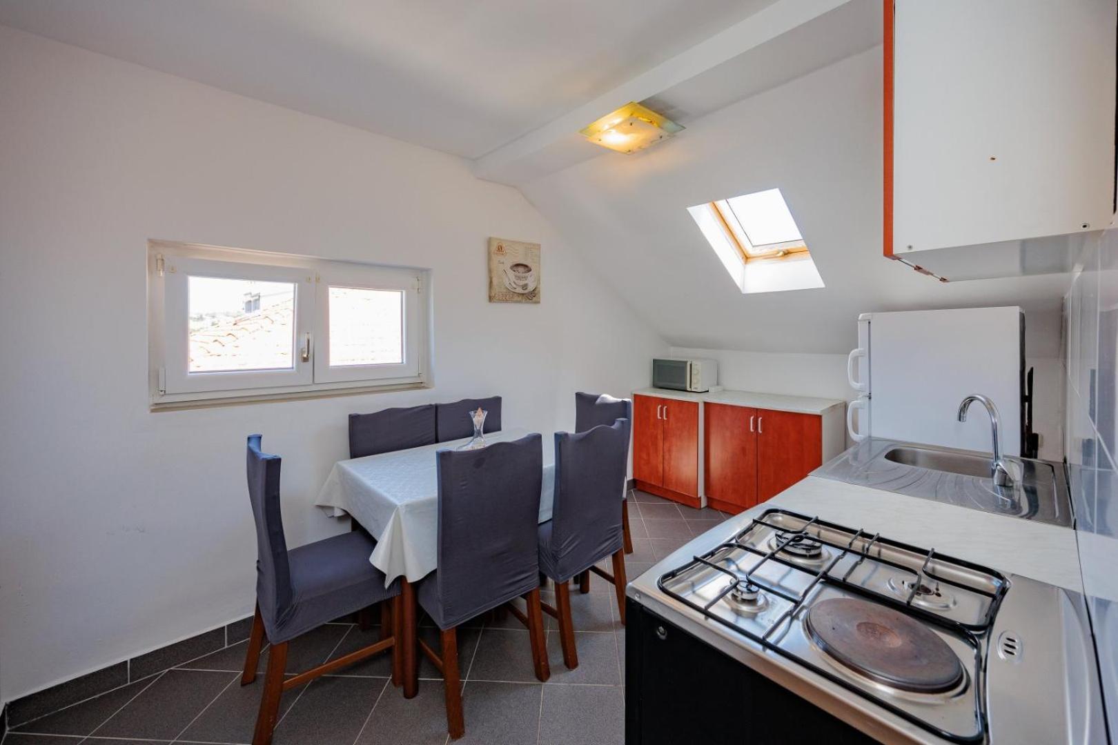Crowonder Lucky Holiday House With Pool And Patio 30 Meters From The Beach 자다르 외부 사진