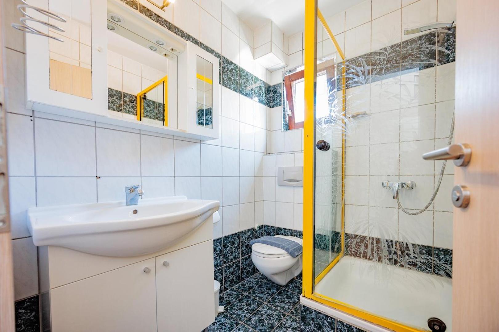 Crowonder Lucky Holiday House With Pool And Patio 30 Meters From The Beach 자다르 외부 사진