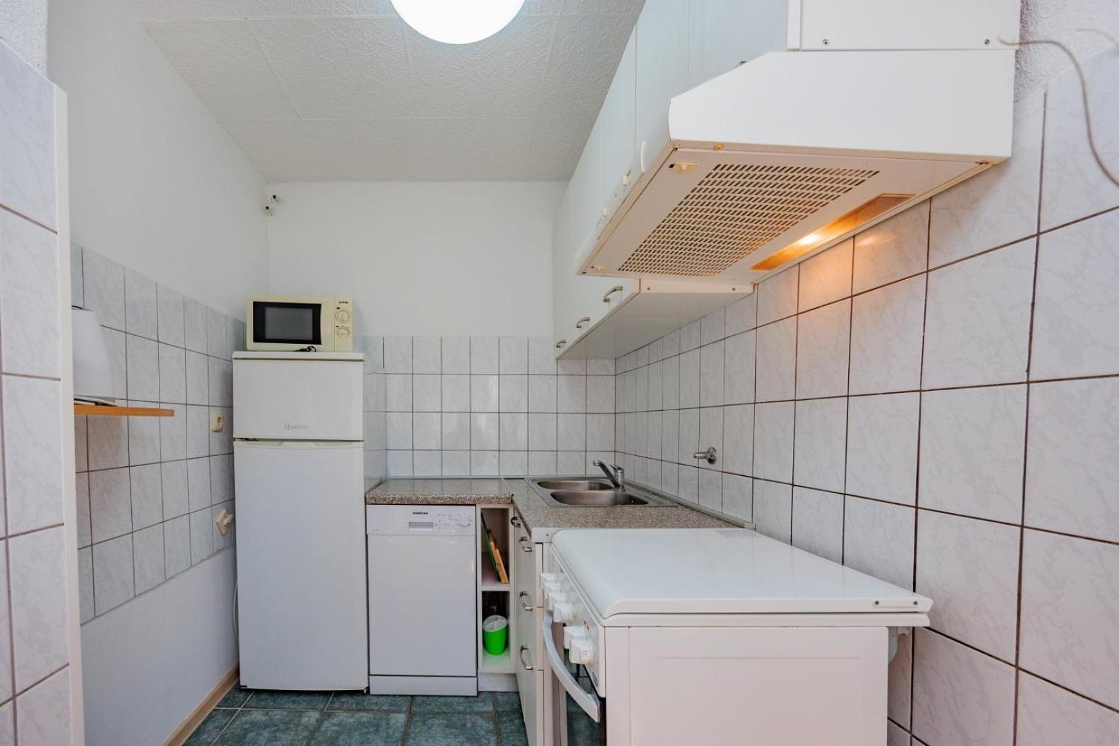 Crowonder Lucky Holiday House With Pool And Patio 30 Meters From The Beach 자다르 외부 사진