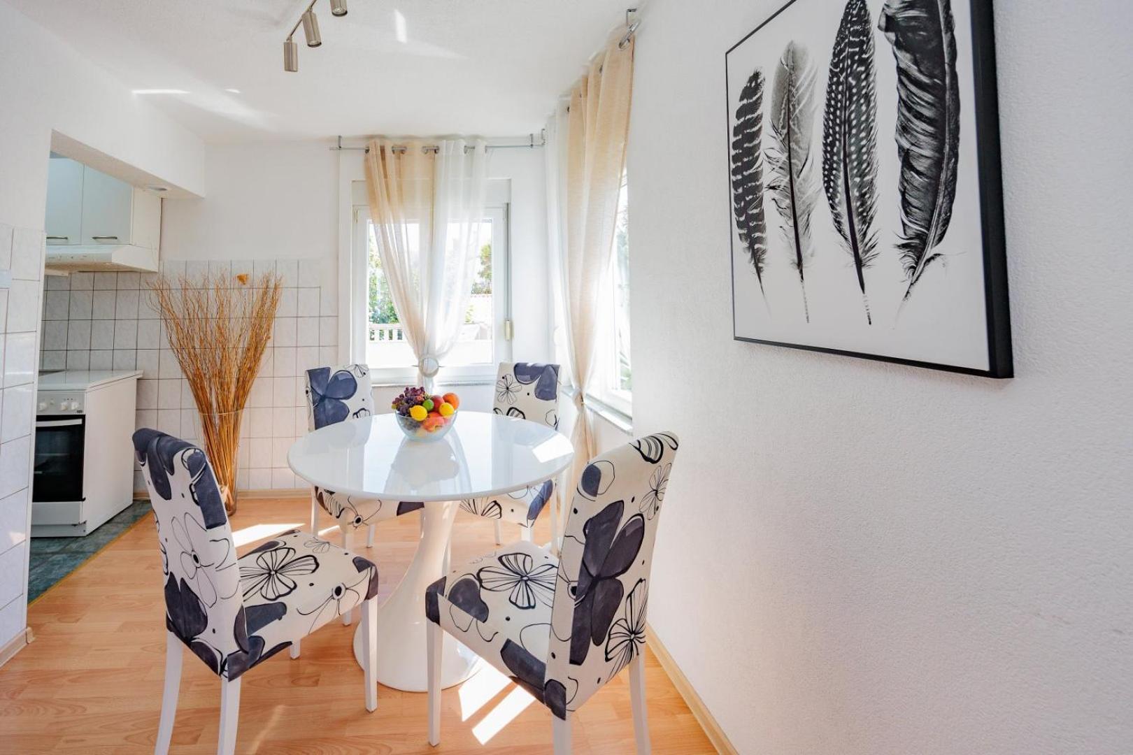 Crowonder Lucky Holiday House With Pool And Patio 30 Meters From The Beach 자다르 외부 사진