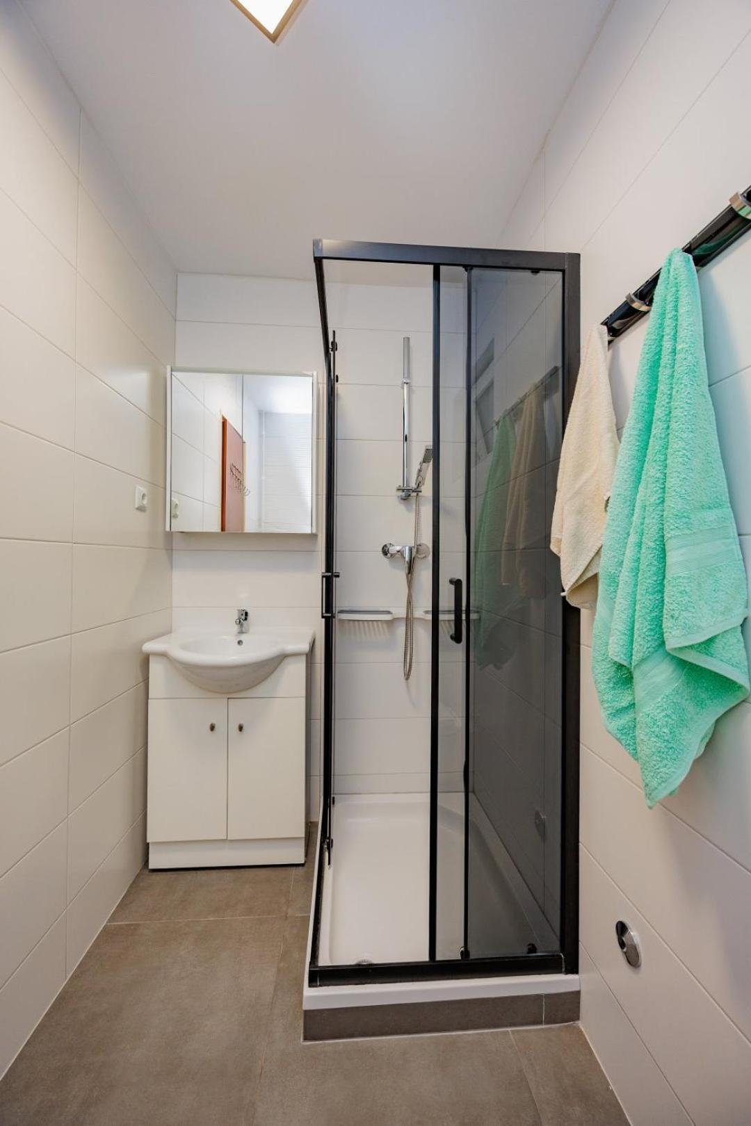 Crowonder Lucky Holiday House With Pool And Patio 30 Meters From The Beach 자다르 외부 사진