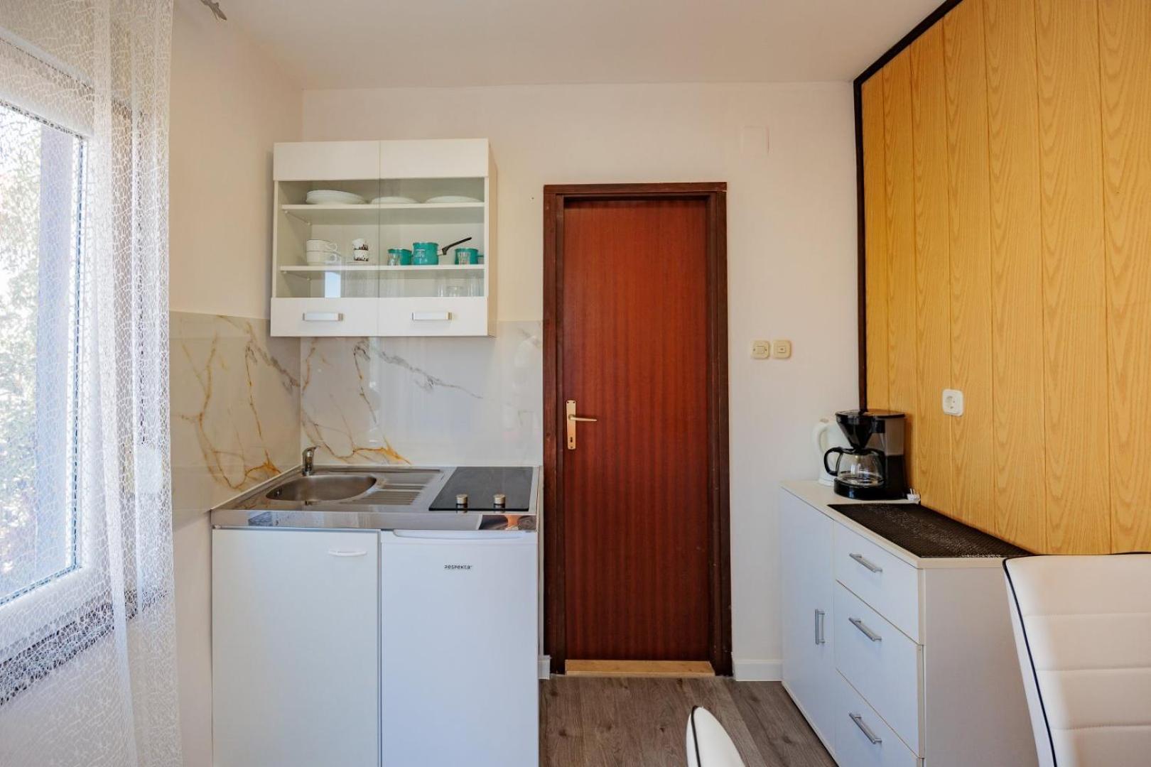Crowonder Lucky Holiday House With Pool And Patio 30 Meters From The Beach 자다르 외부 사진