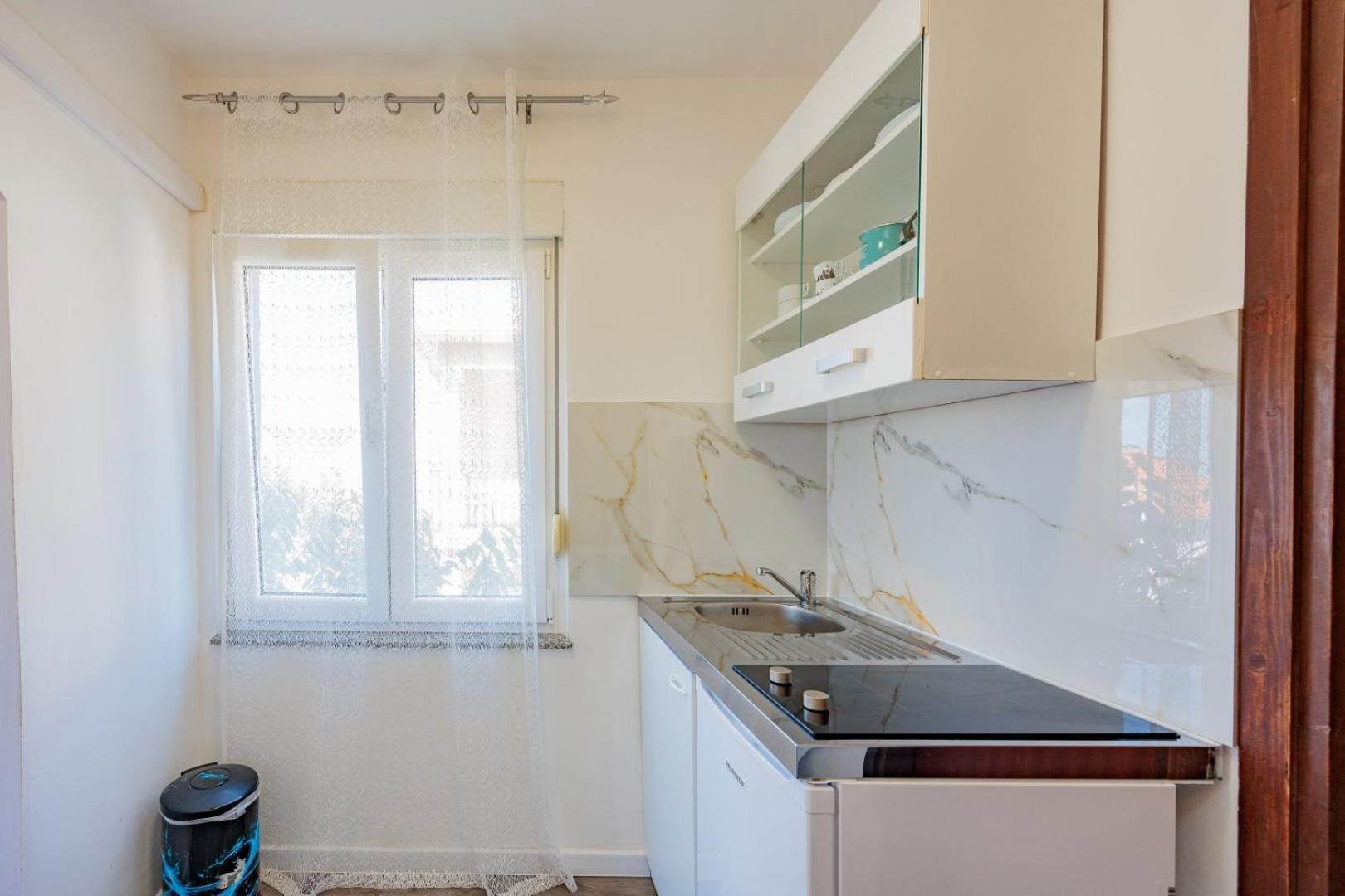 Crowonder Lucky Holiday House With Pool And Patio 30 Meters From The Beach 자다르 외부 사진