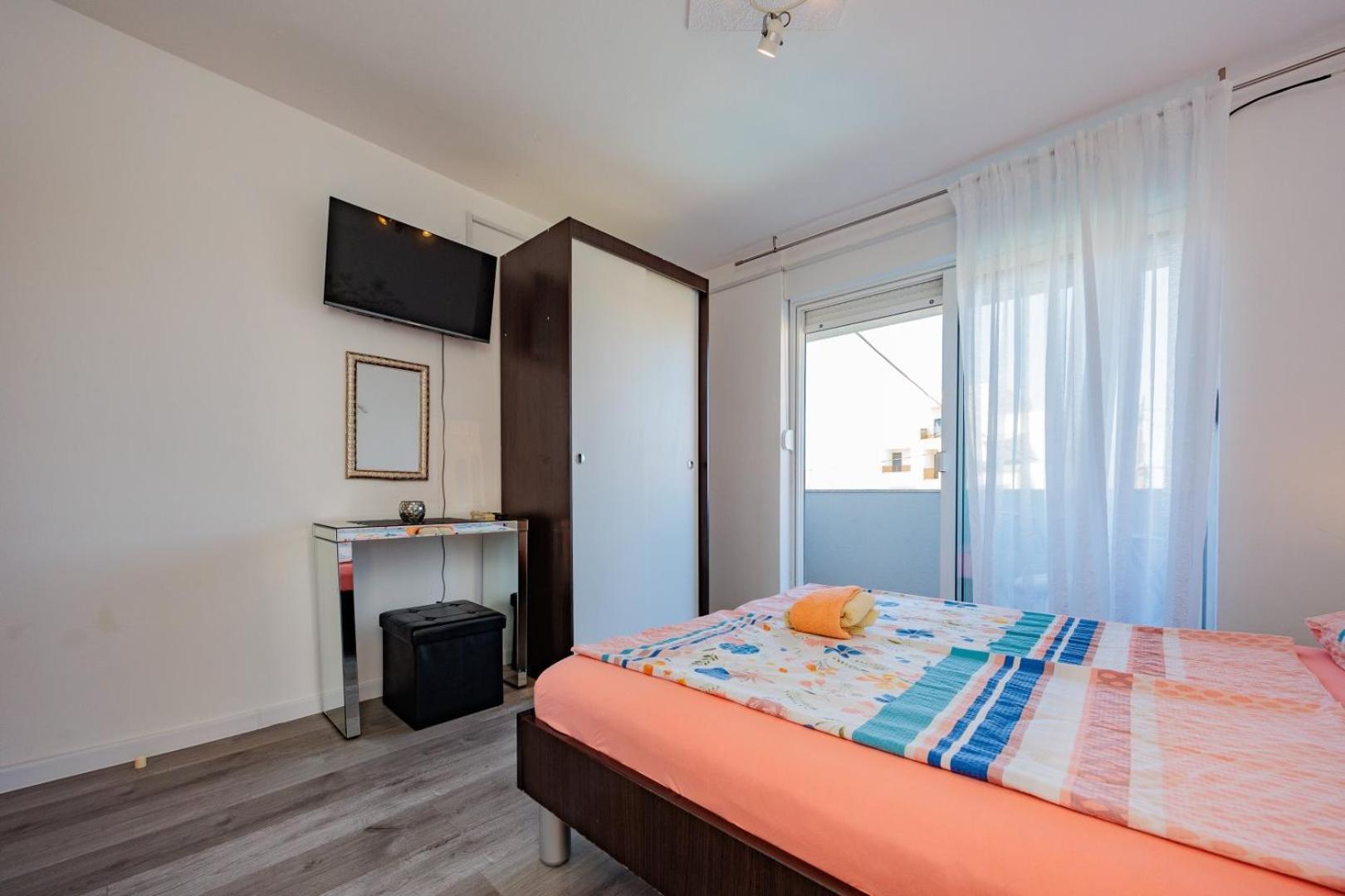 Crowonder Lucky Holiday House With Pool And Patio 30 Meters From The Beach 자다르 외부 사진