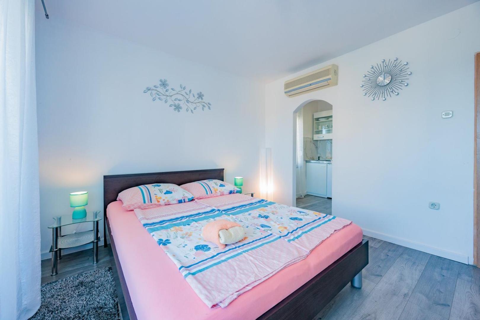 Crowonder Lucky Holiday House With Pool And Patio 30 Meters From The Beach 자다르 외부 사진