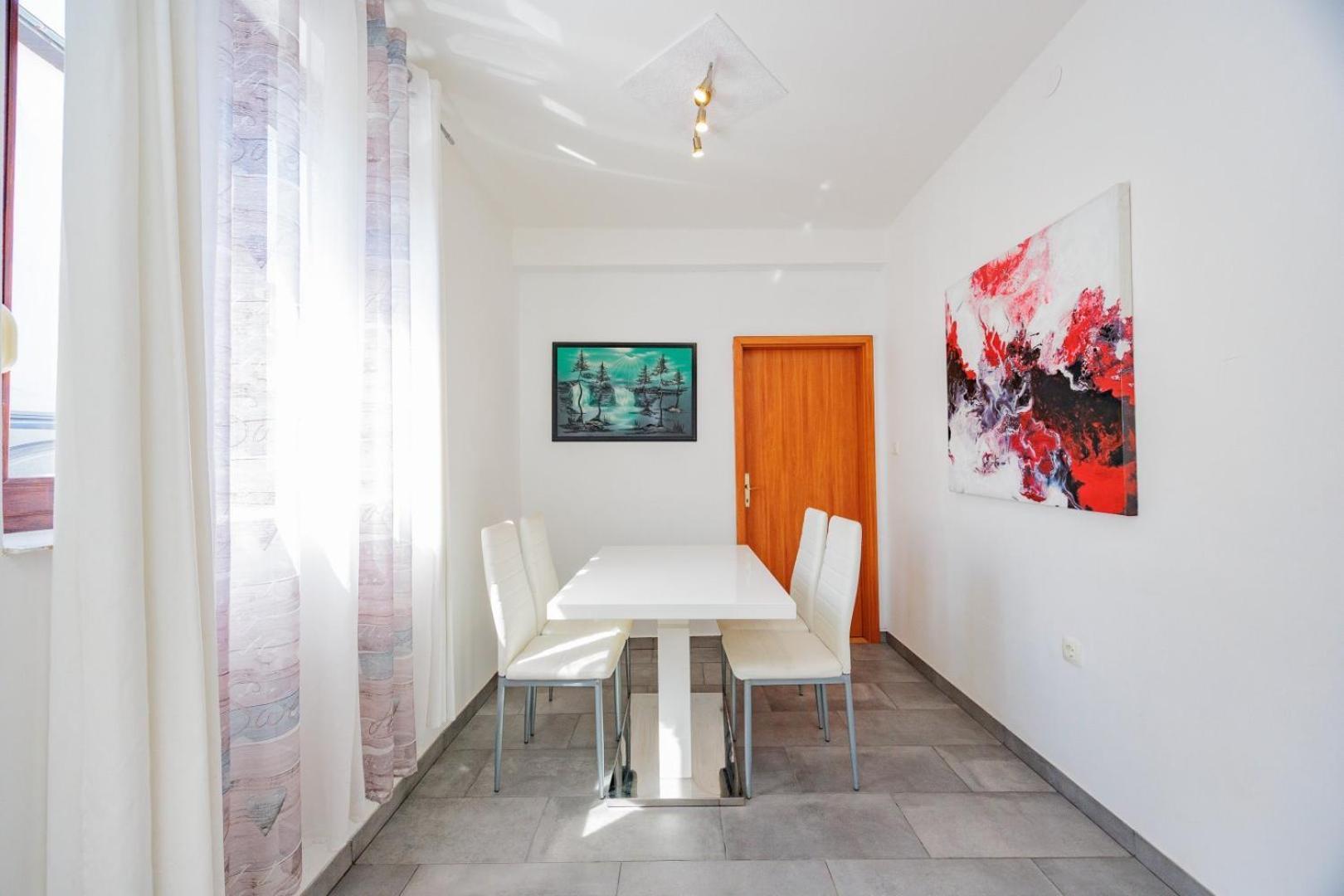 Crowonder Lucky Holiday House With Pool And Patio 30 Meters From The Beach 자다르 외부 사진