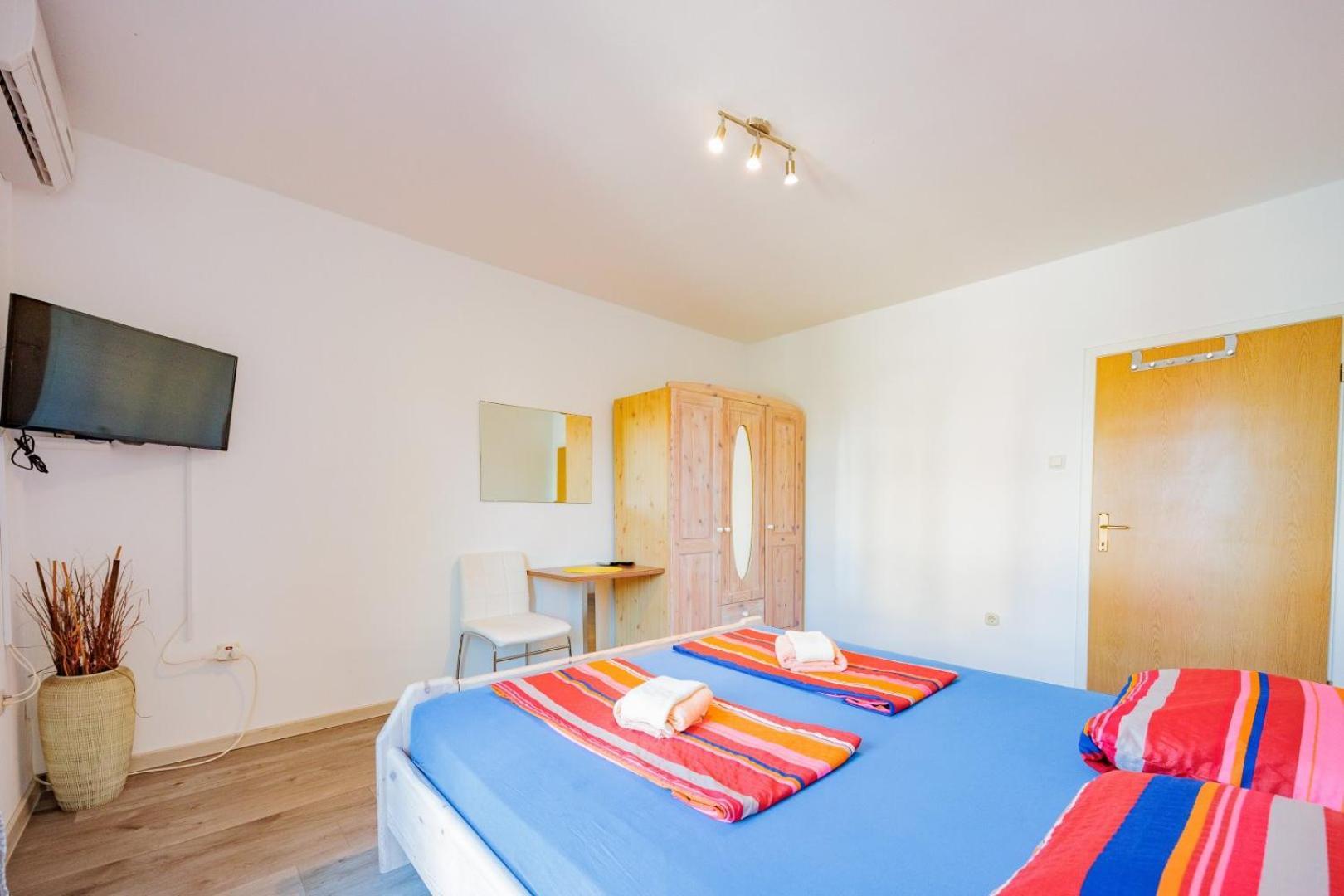 Crowonder Lucky Holiday House With Pool And Patio 30 Meters From The Beach 자다르 외부 사진