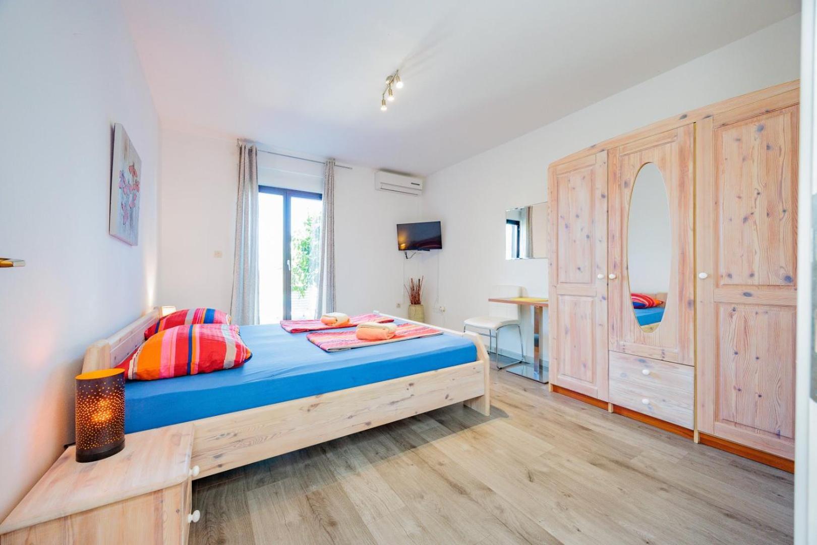 Crowonder Lucky Holiday House With Pool And Patio 30 Meters From The Beach 자다르 외부 사진