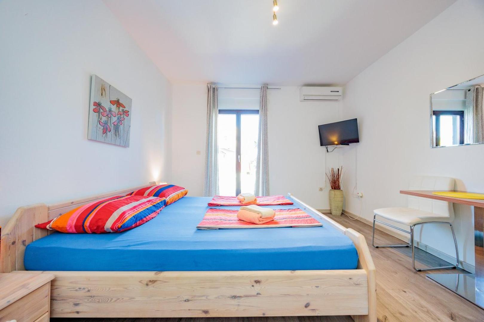 Crowonder Lucky Holiday House With Pool And Patio 30 Meters From The Beach 자다르 외부 사진