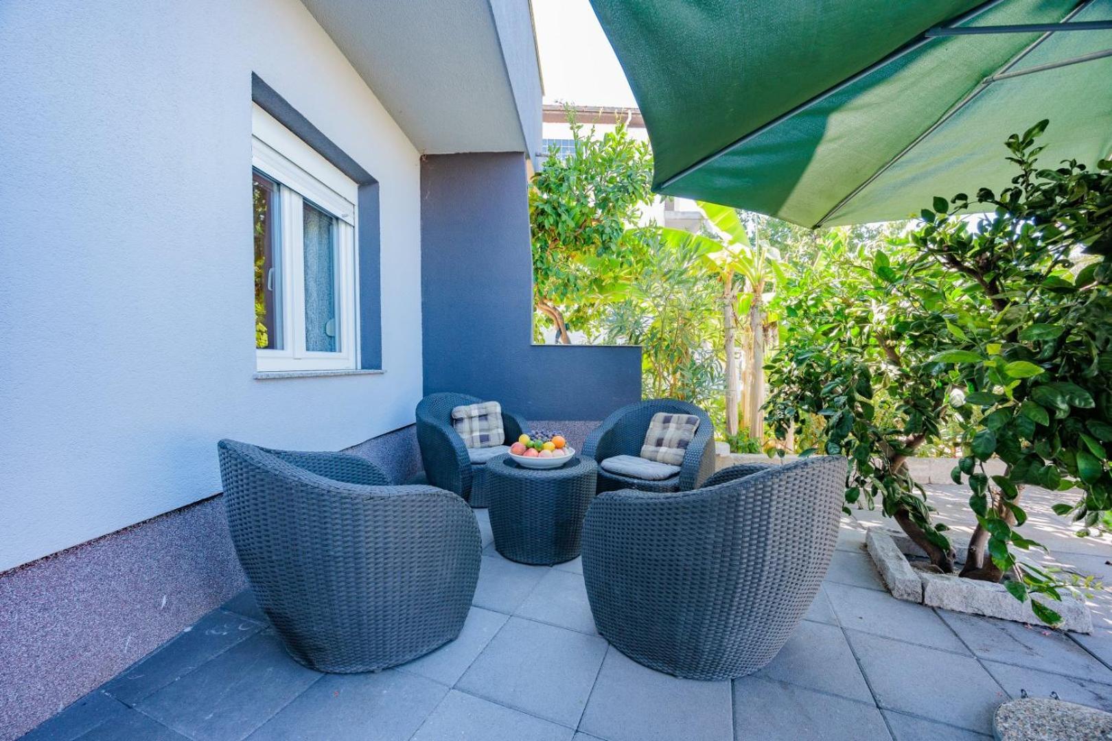 Crowonder Lucky Holiday House With Pool And Patio 30 Meters From The Beach 자다르 외부 사진