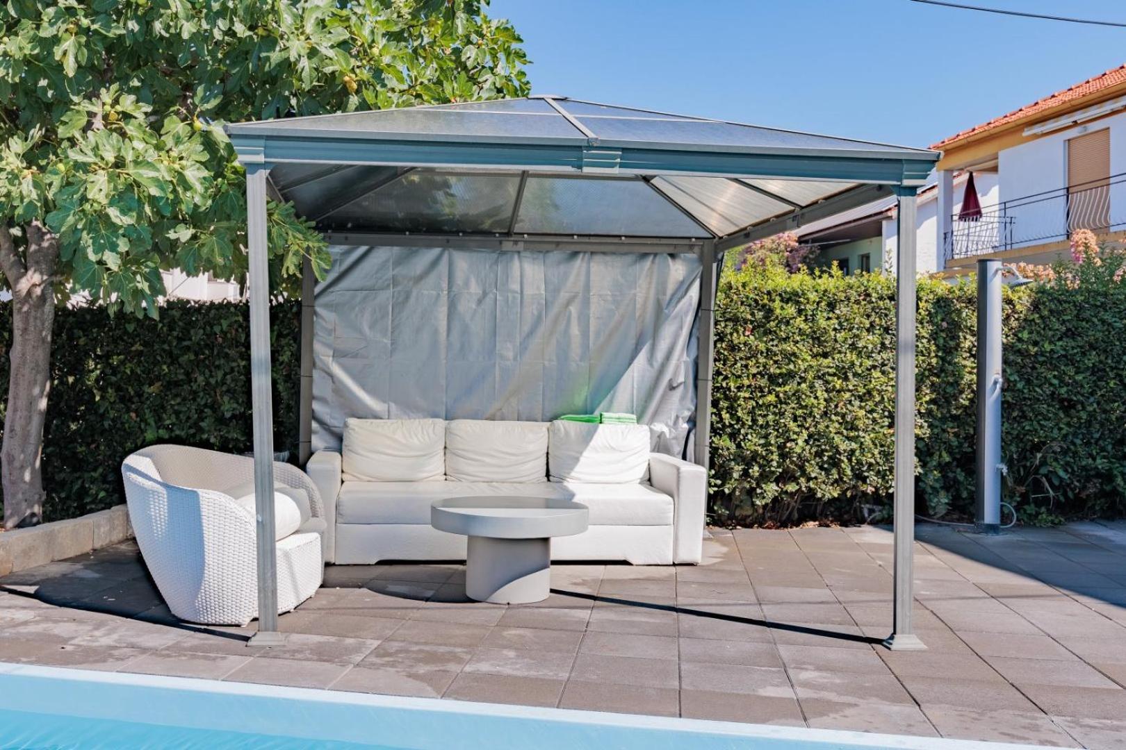 Crowonder Lucky Holiday House With Pool And Patio 30 Meters From The Beach 자다르 외부 사진
