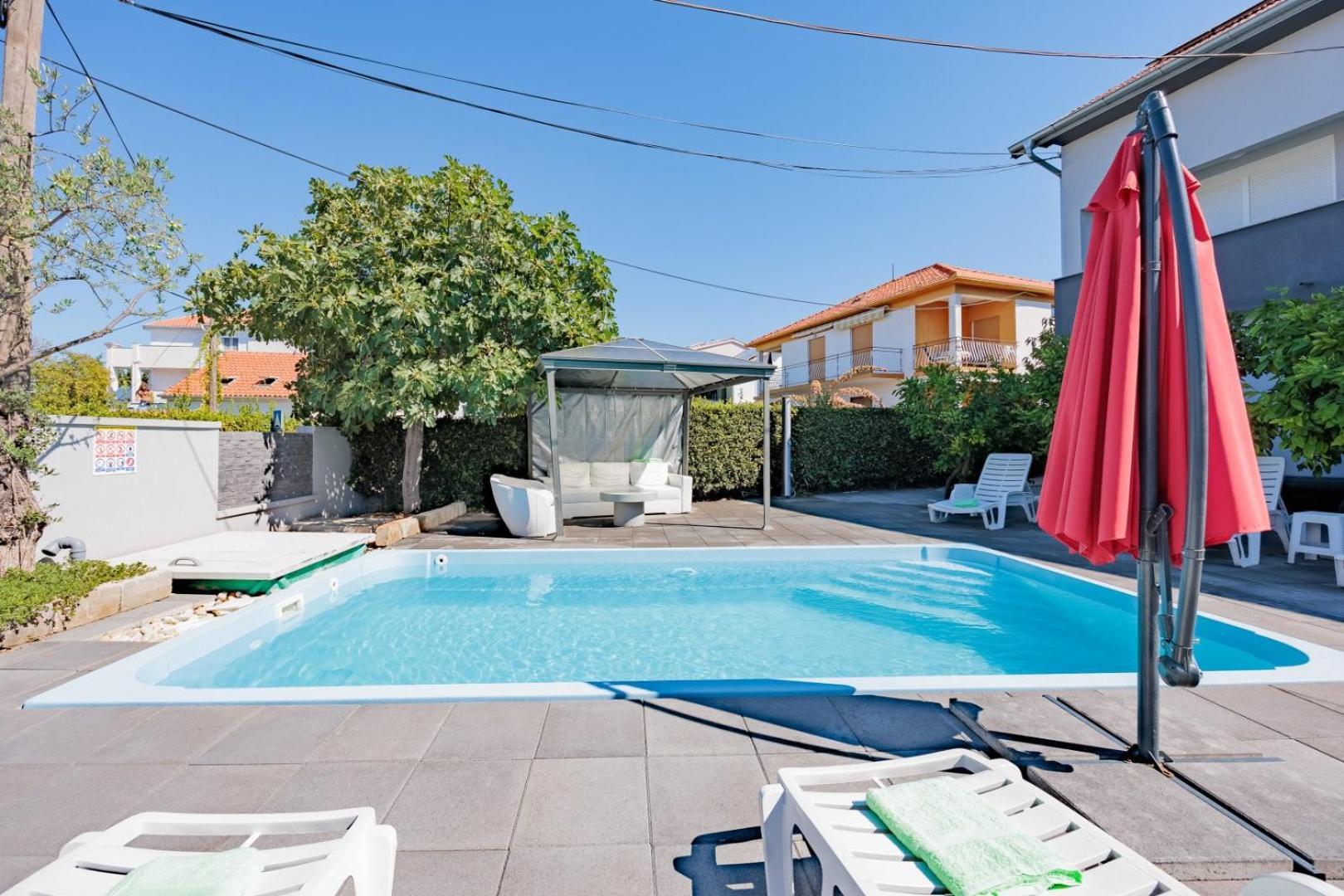 Crowonder Lucky Holiday House With Pool And Patio 30 Meters From The Beach 자다르 외부 사진