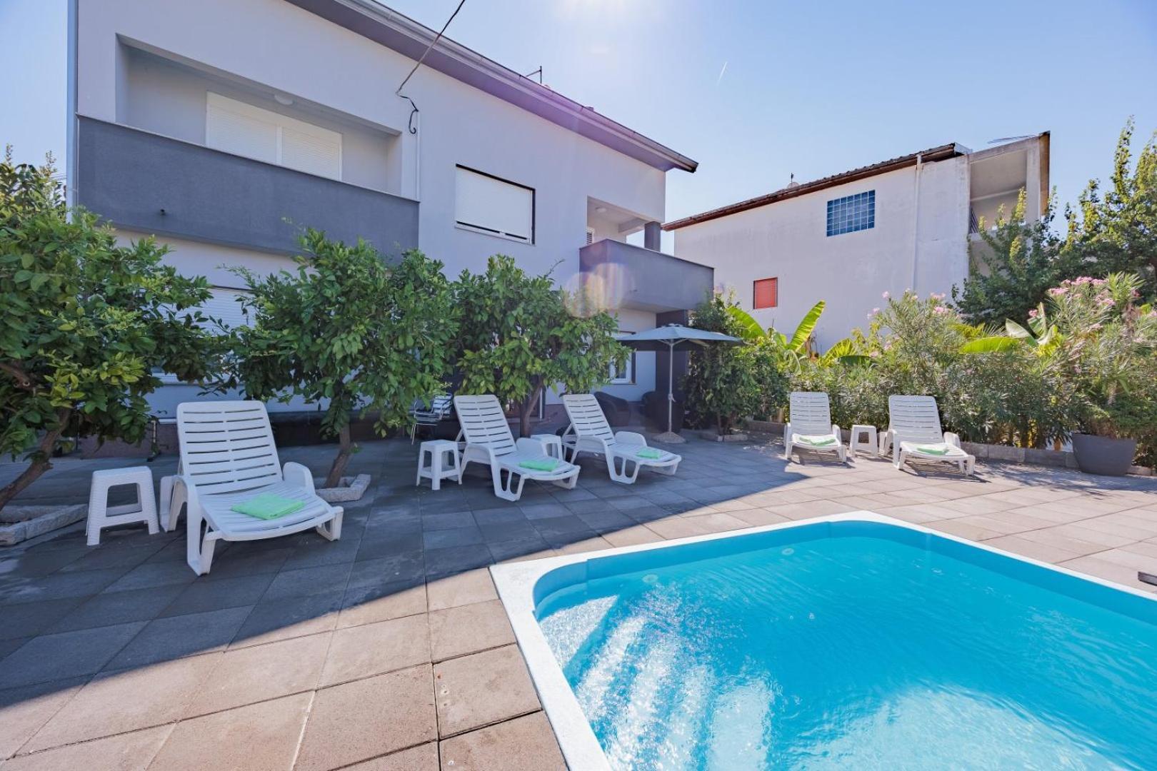 Crowonder Lucky Holiday House With Pool And Patio 30 Meters From The Beach 자다르 외부 사진