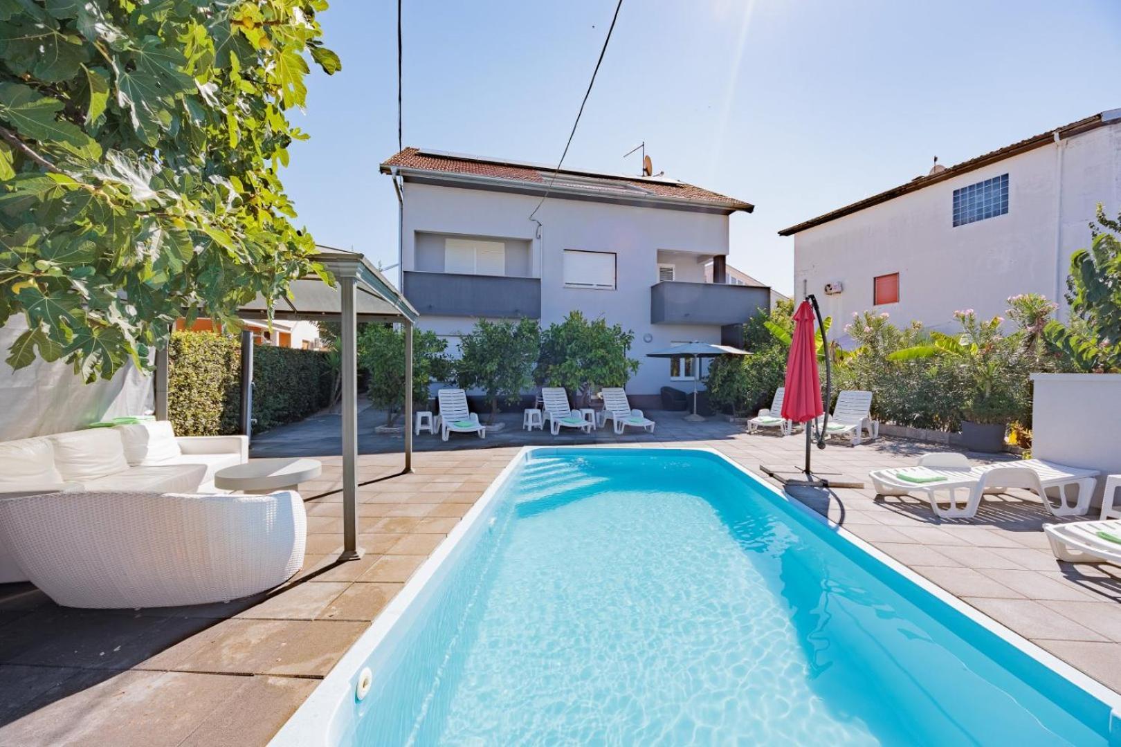 Crowonder Lucky Holiday House With Pool And Patio 30 Meters From The Beach 자다르 외부 사진